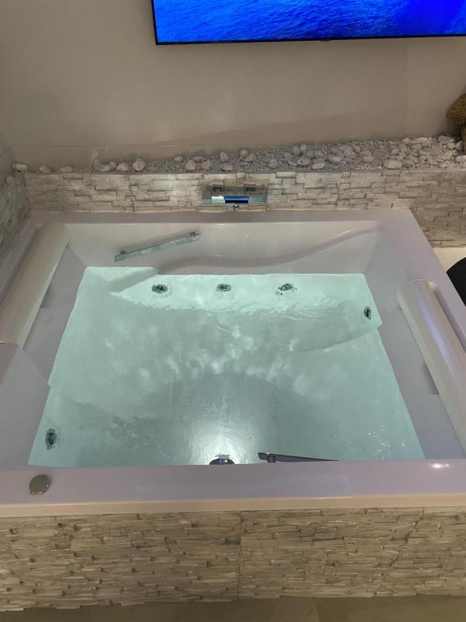 Michy Apartment نابولي المظهر الخارجي الصورة